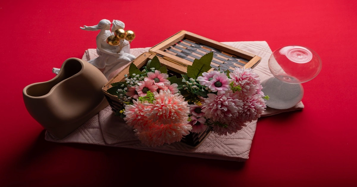 Decorating your home with handmade items can be a great idea.