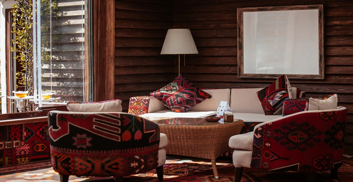 Traditional methods of home decoration are given much more importance and are also liked because natural things are always used in the decoration of this style.